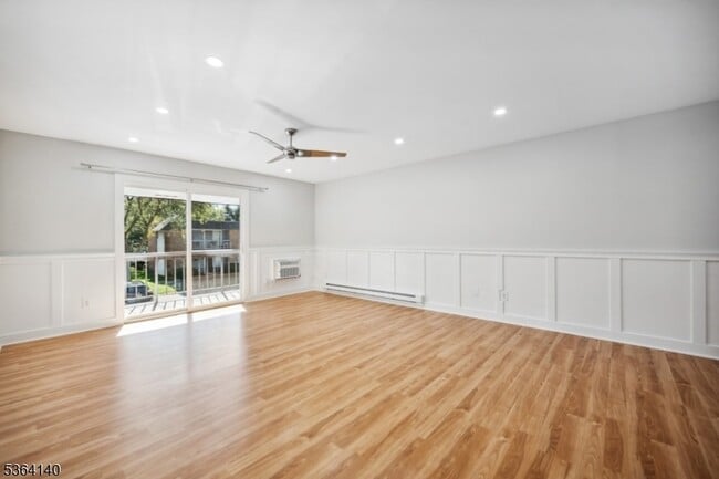 Building Photo - 798 Eves Dr