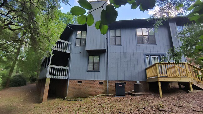 Building Photo - 423 Brightwood Dr