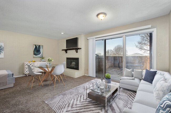 Spacious, renovated studio - GRANT COURT