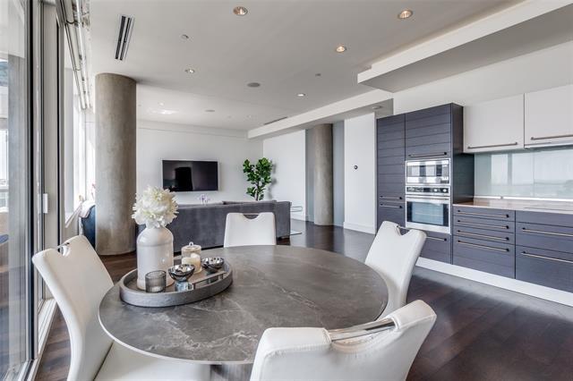 Building Photo - 2408 Victory Park Ln