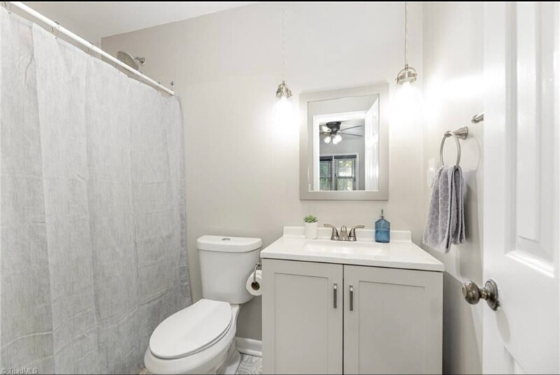 Building Photo - 1074 Hickory Glen Rd