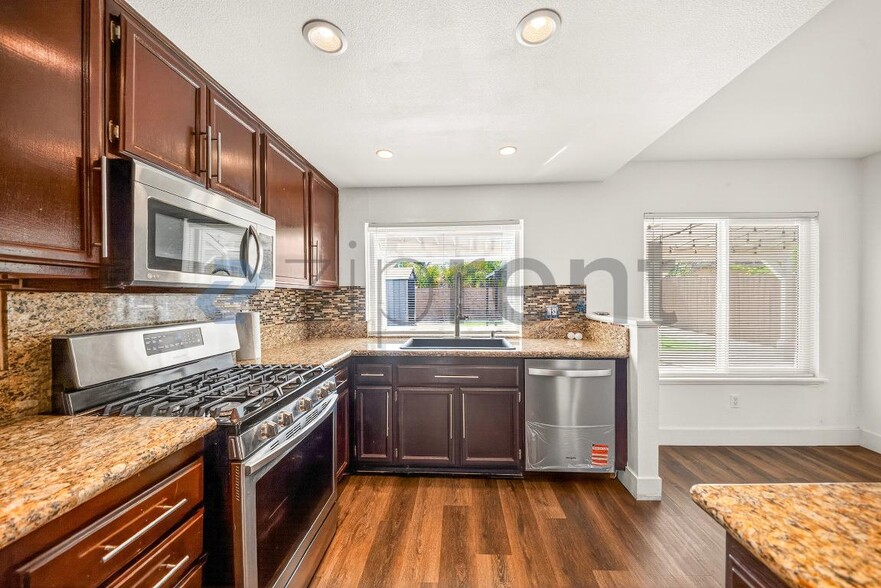 Building Photo - 318 Mesa Verde Ave