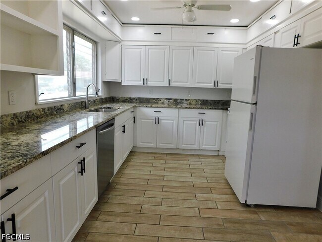 Building Photo - 287 Poe Ave