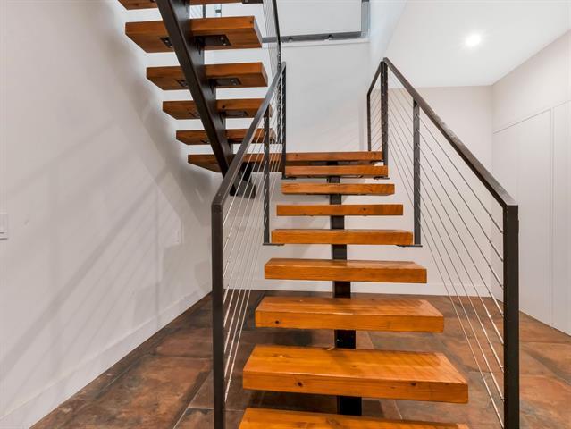 Building Photo - 8635 San Leandro Dr