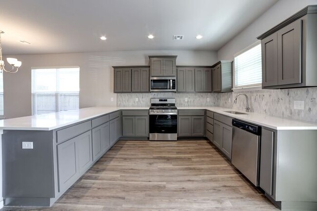 Building Photo - Brand New Luxury 4/2.5 Townhome! Move in S...