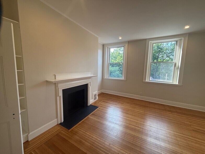 Building Photo - 1726 Beacon St