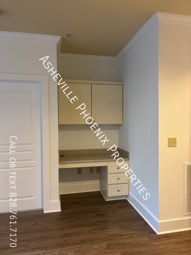 Building Photo - 9 Kenilworth Knls