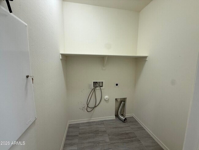 Building Photo - 8716 E Navarro Ave