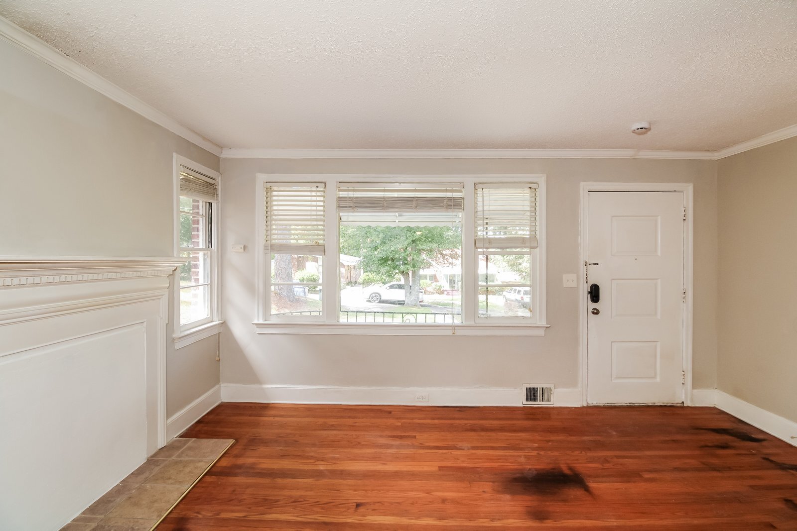 Building Photo - 2234 Margurette St