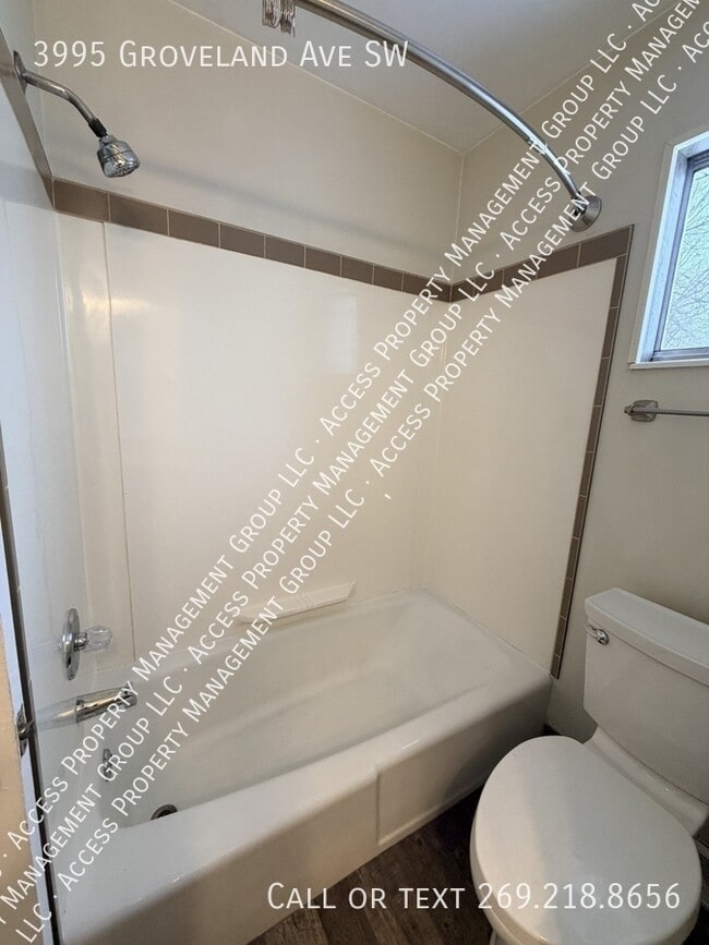 Building Photo - 3995 Groveland Ave SW