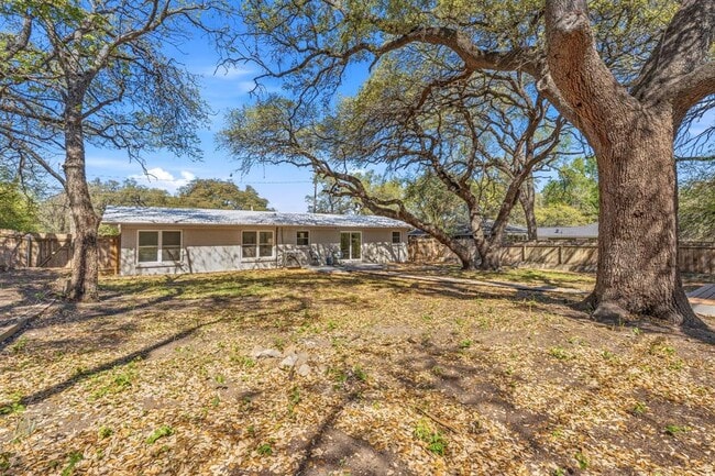 Building Photo - 11805 Pollyanna Ave