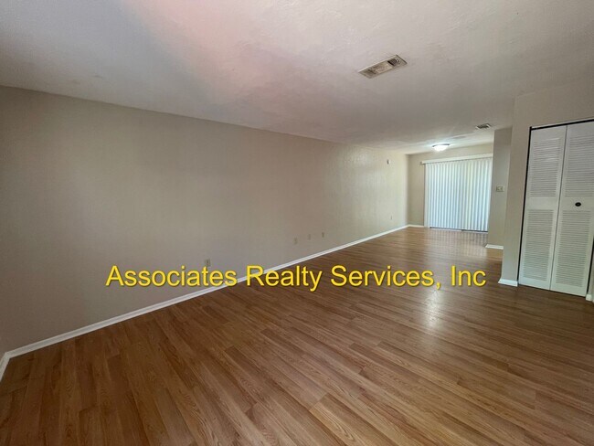 Building Photo - End Unit in Bellamy Forge!