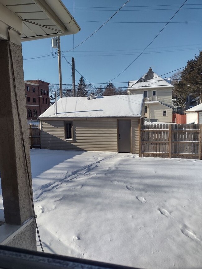 Building Photo - Great 3 Bed 1 Bath Home