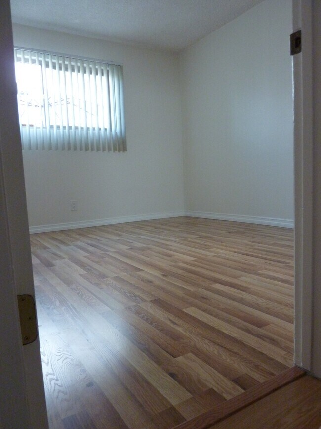 Building Photo - 2055 Rodney Dr