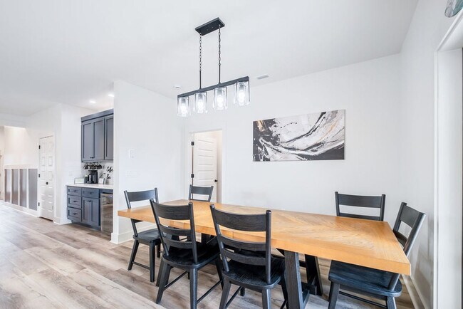 Building Photo - 238 Oleander Dr