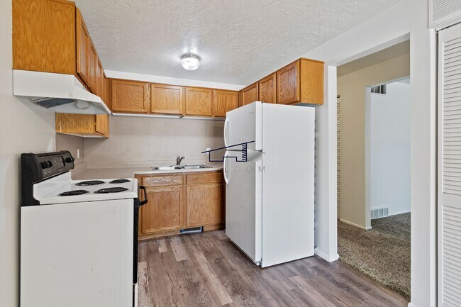 Building Photo - 350 E