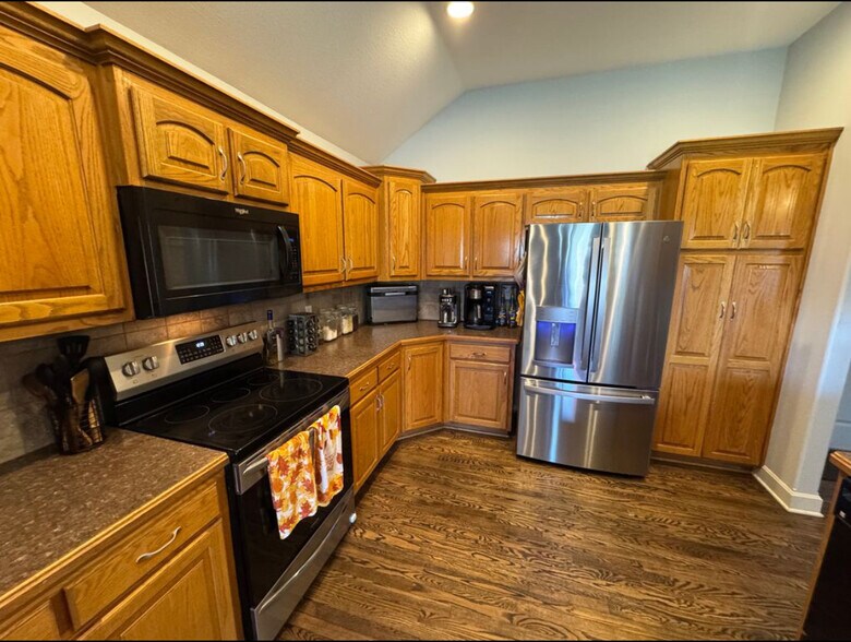 Building Photo - 1380 Stone Creek Dr