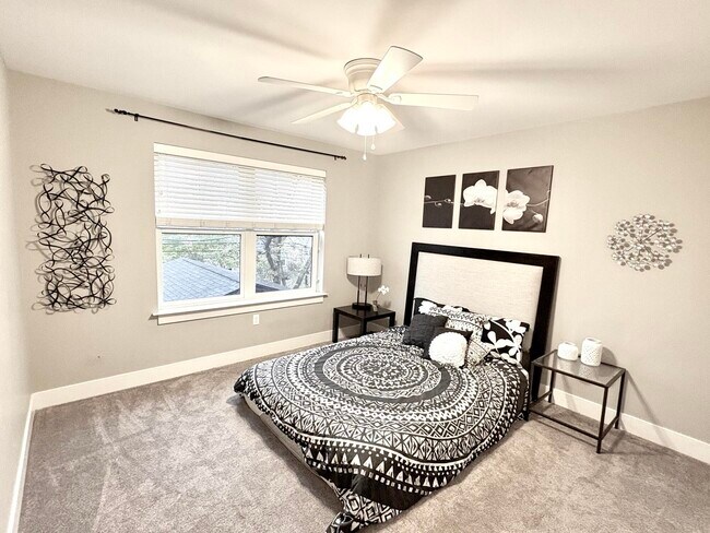 Building Photo - 718 N Alexander Ave