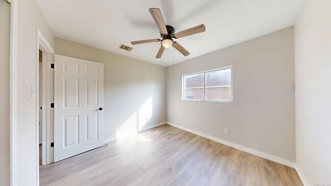 Building Photo - 145 S Willow Way