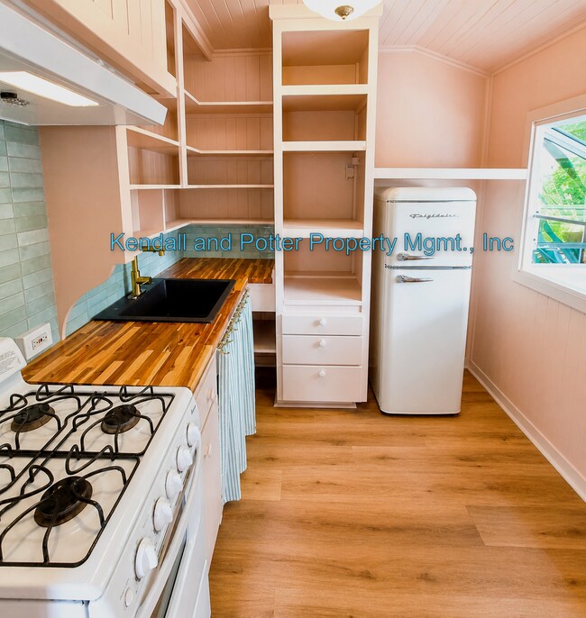 Building Photo - 607CAPITOLA - A and B