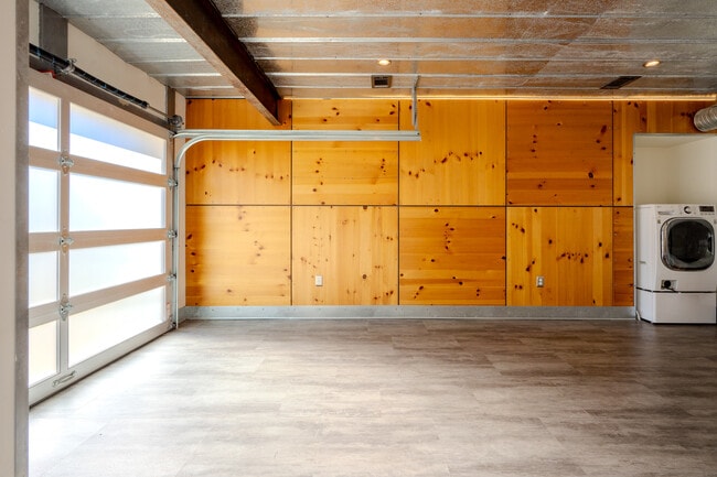 Building Photo - 4467 Ocean View Ave