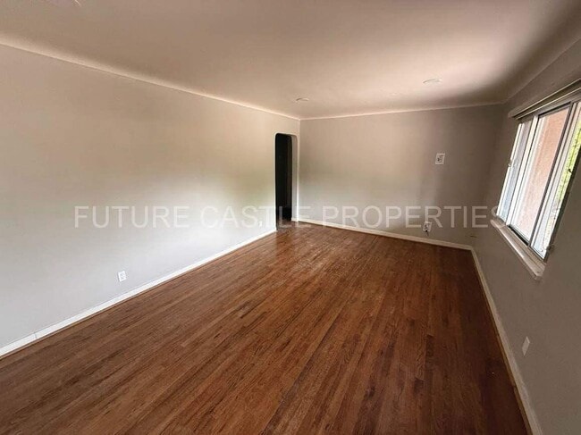 Building Photo - 1009 Bryn Mawr Dr NE