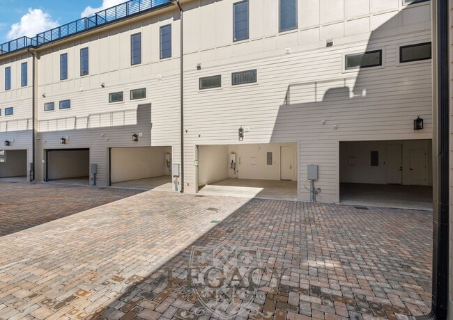 Building Photo - 1019 12th Ave N