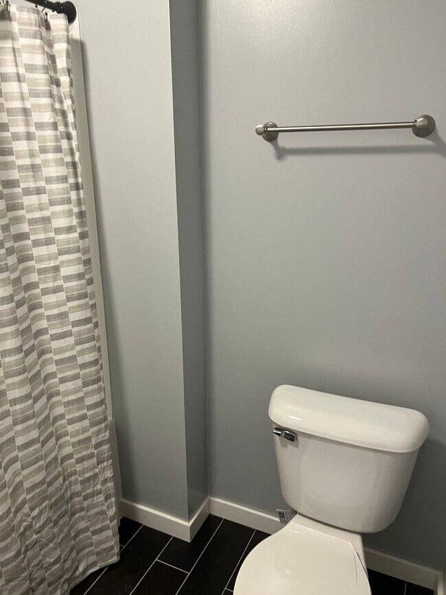 Building Photo - 1526 18th Ct SE