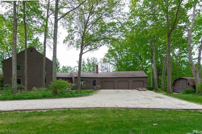 Building Photo - 10 Maple Ln