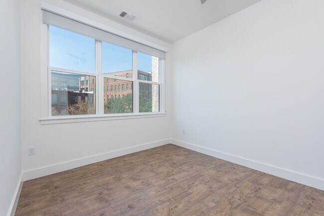 Building Photo - Downtown Asheville Apartment!