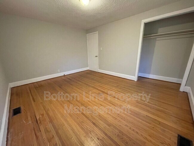 Building Photo - 725 Tom Sadler Rd