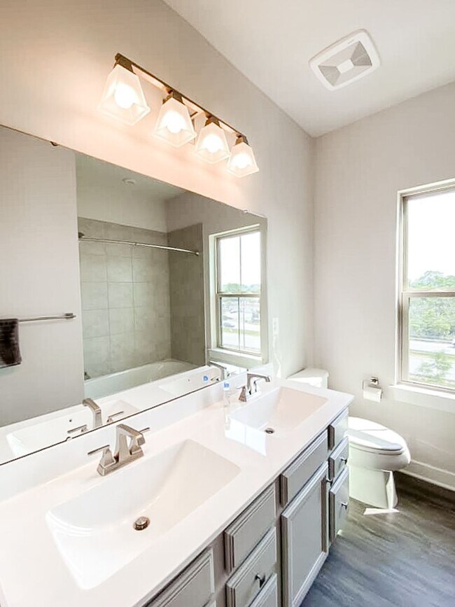 Building Photo - Immaculate & Stunning 3 Bedroom 2.5 Bathroom Brick, End-Unit Condo Style Townhome In Luxurious An...