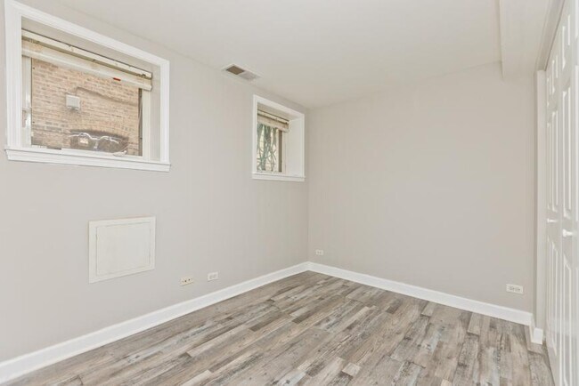 Building Photo - 2 bedroom in Chicago IL 60640
