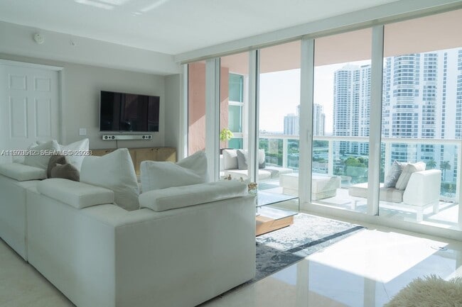 Building Photo - 3370 Hidden Bay Dr