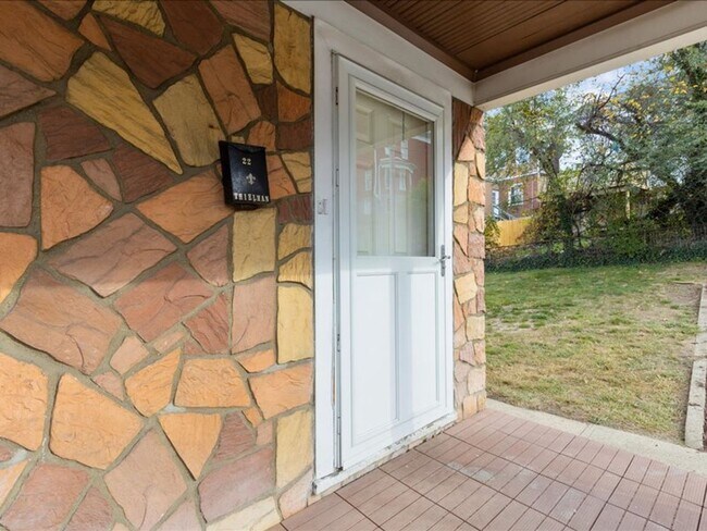 Building Photo - Updated 2 Bed, 1.5 Bath Home in Carrick For Rent – Move-In Ready