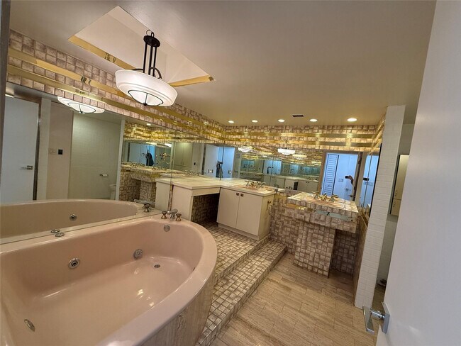 Building Photo - 19707 Turnberry Way