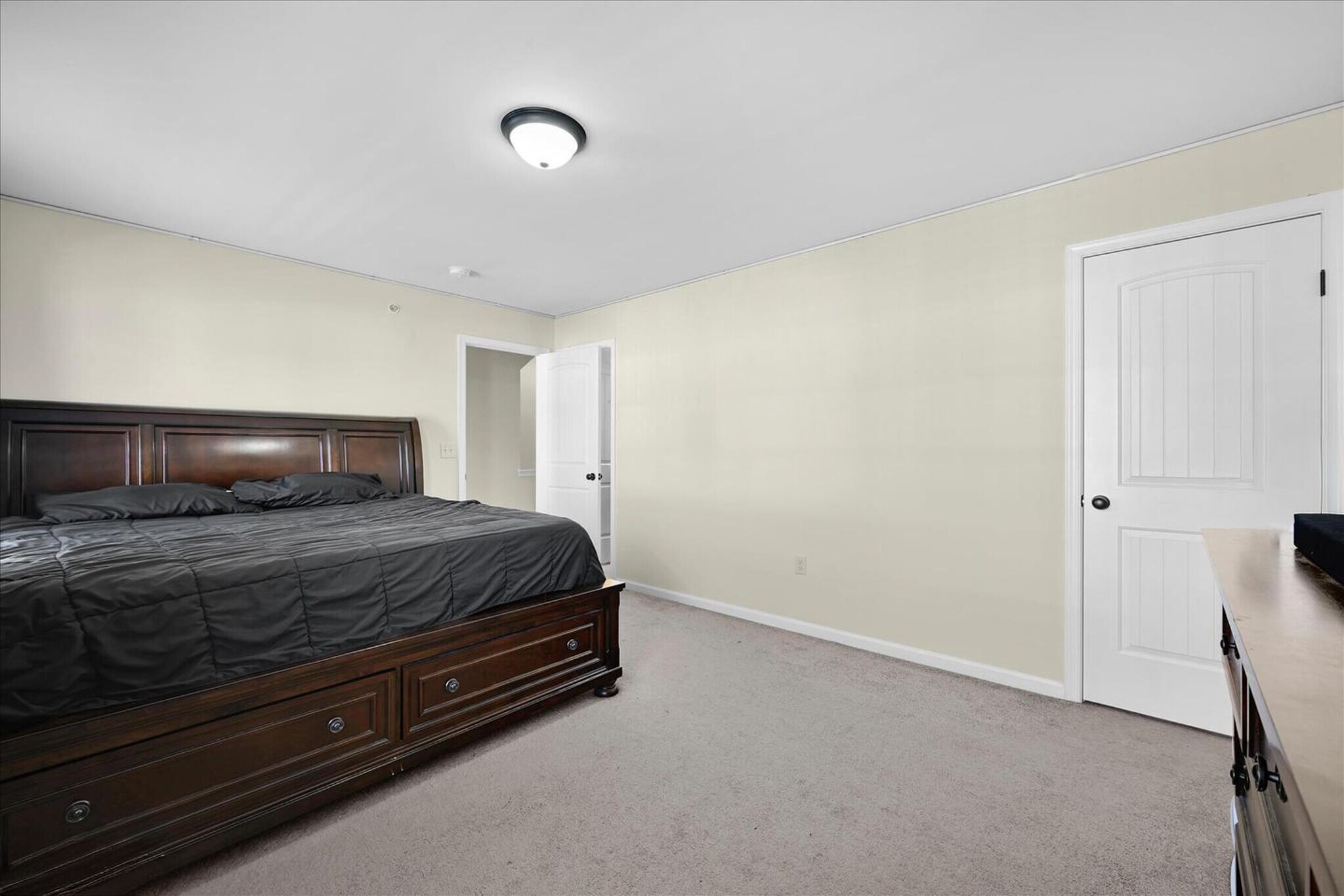 Building Photo - 721 Farmwood Ln