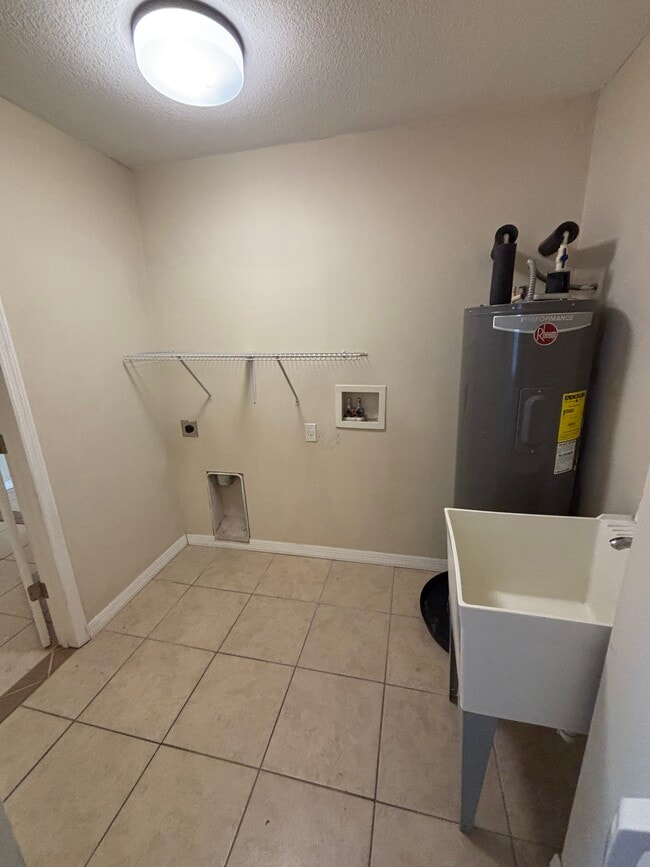 washer/dryer room - 700 Pennsylvania Ave