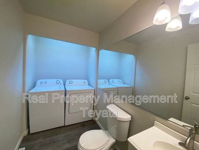 Building Photo - 25 Tumbling Water Dr