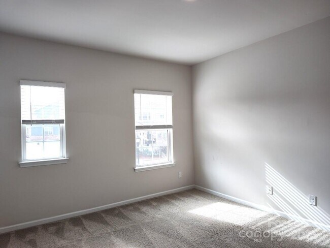 Building Photo - 3327 Glenn Hope Wy