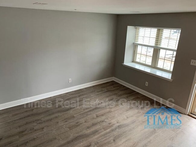 Building Photo - 690 Metro Ct