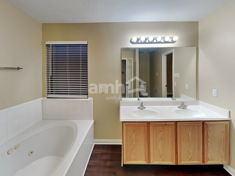 Building Photo - 17234 Valemist Ct
