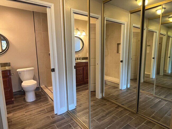 Building Photo - 2 bedroom, 1.5 bath townhouse in the heart of Irvine!