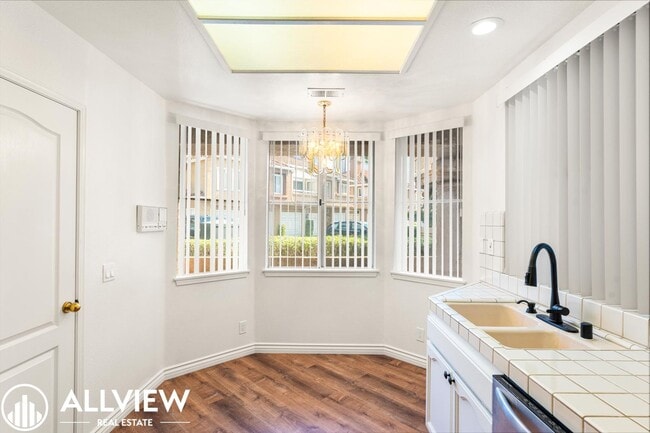 Building Photo - Beautiful Ground Level 2 Bedroom, 2 Bathroom Condo Available Now in Lake Forest!