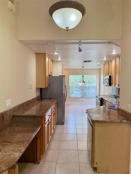 Building Photo - 939 Glen Abbey Cir