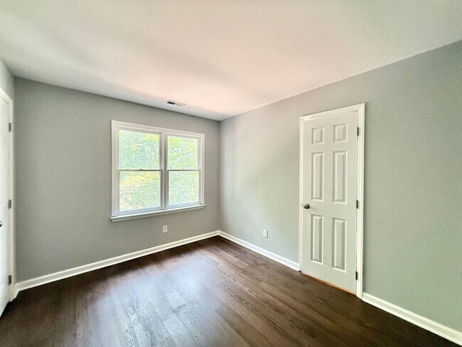 Building Photo - Recently Remodeled 3BD, 2.5BA Raleigh Town...