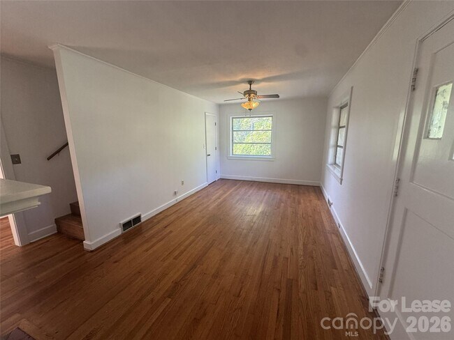 Building Photo - 1203 Hibriten Dr SE