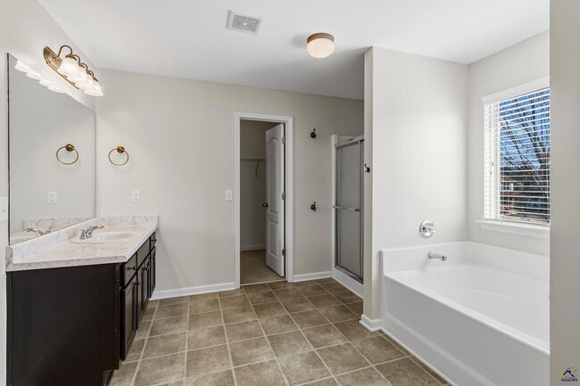 Building Photo - 100 Stoney Creek Dr