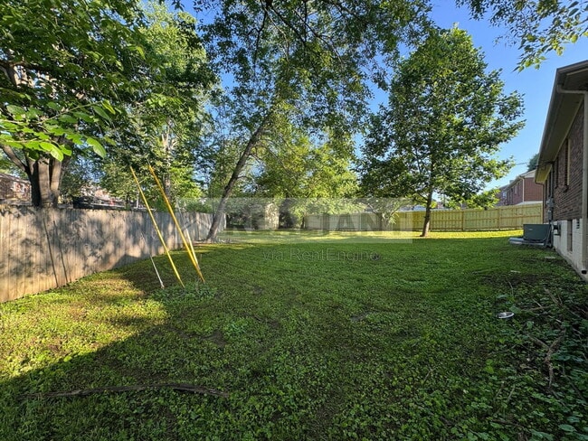 Building Photo - 105 Aster Pl