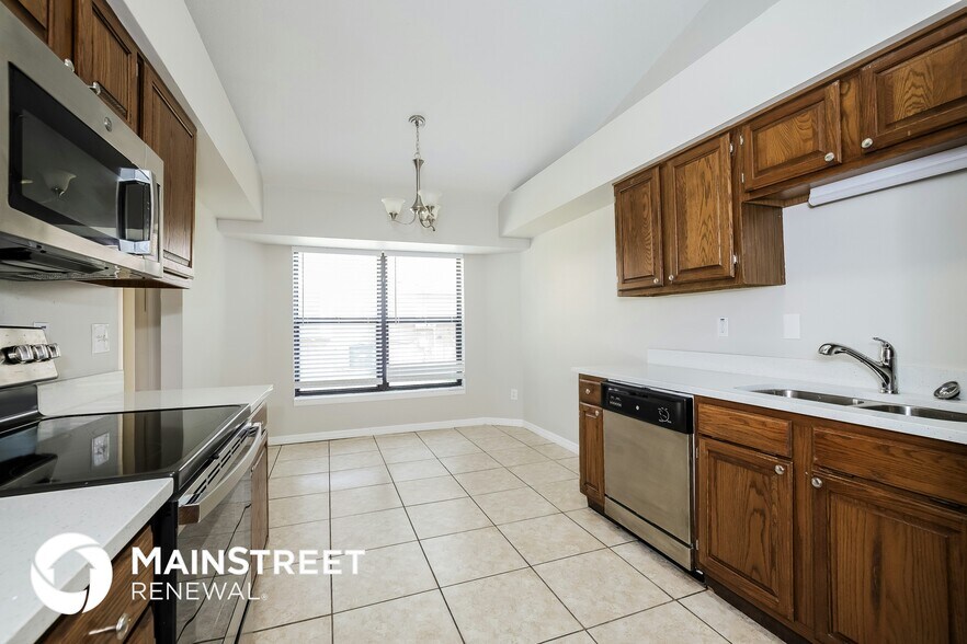 Building Photo - 2403 Covedale Ct